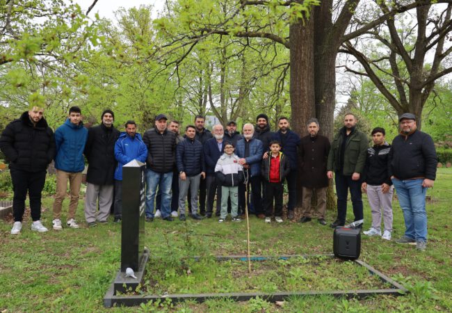 Almanya’da arefe günü mezar ziyaretleri gerçekleşti