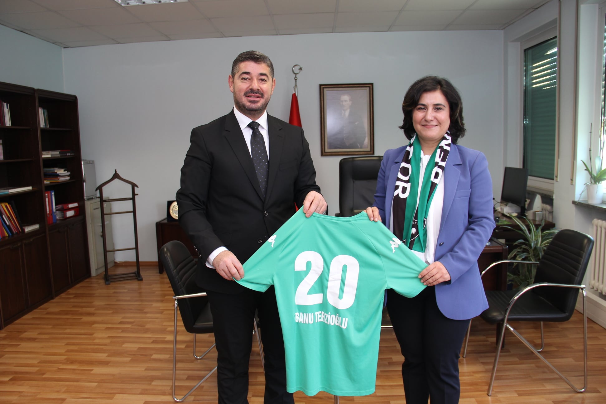 Denizlispor Başkanı Mehmet Uz, Başkonsolos Banu Terzioğlu’nu ziyaret etti…