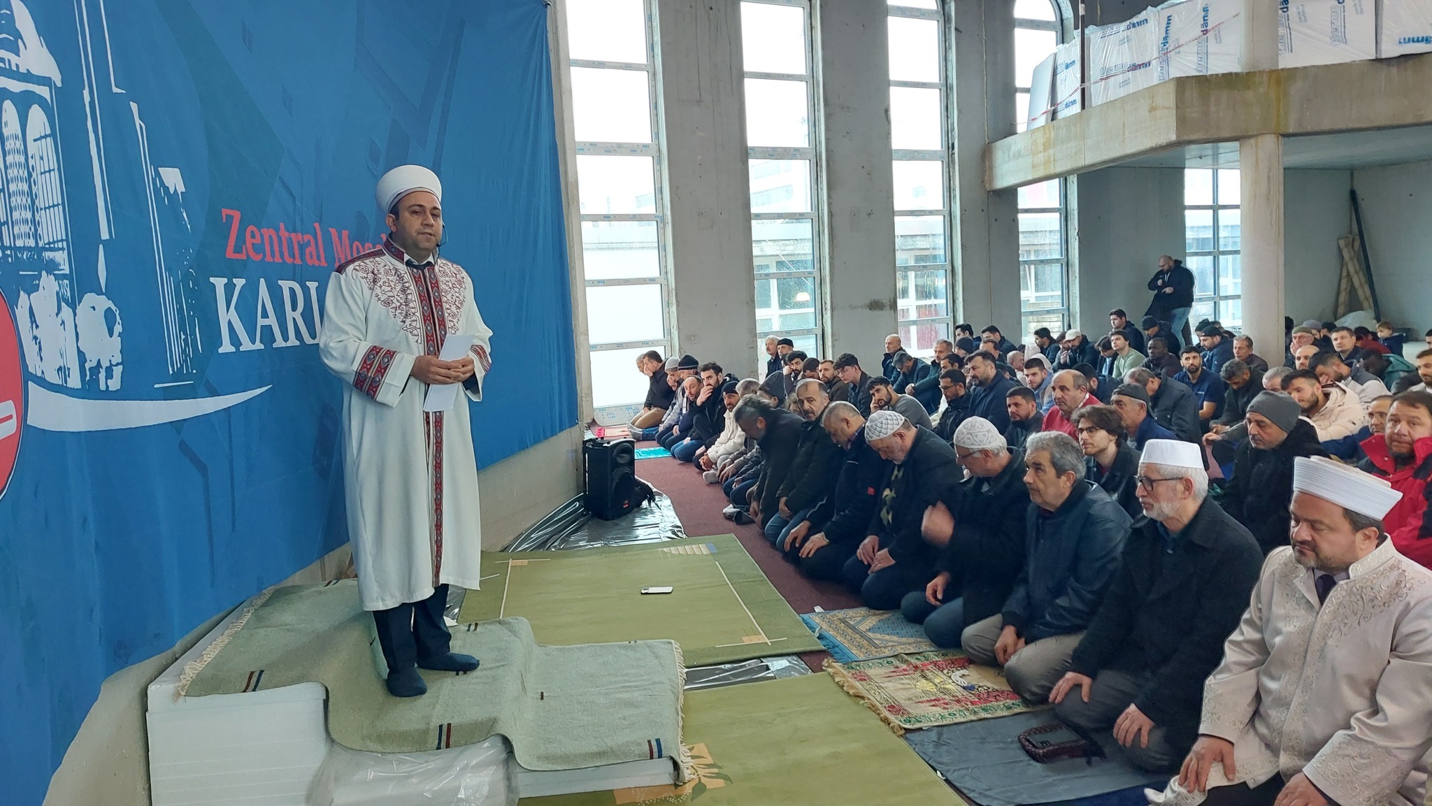 Karlsruhe Minareli Cami’de İlk Cuma Namazı