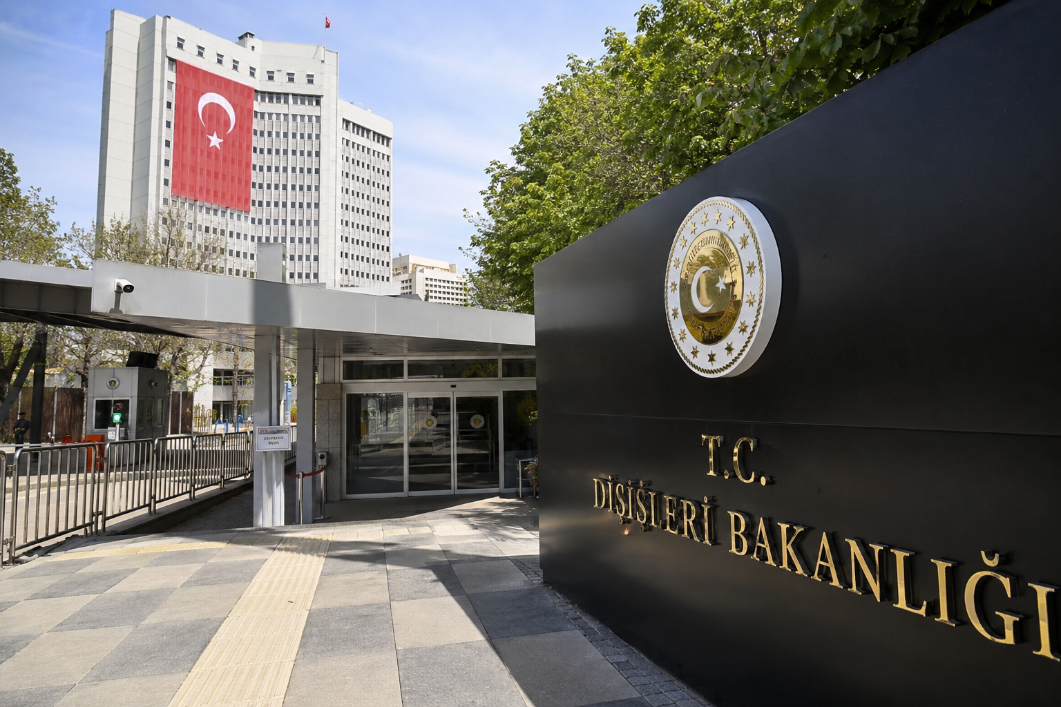 Cumhurbaşkanlığı Kararnamesiyle Dışişleri Bakanlığı’nda Kapsamlı Atama ve Görev Değişikliği